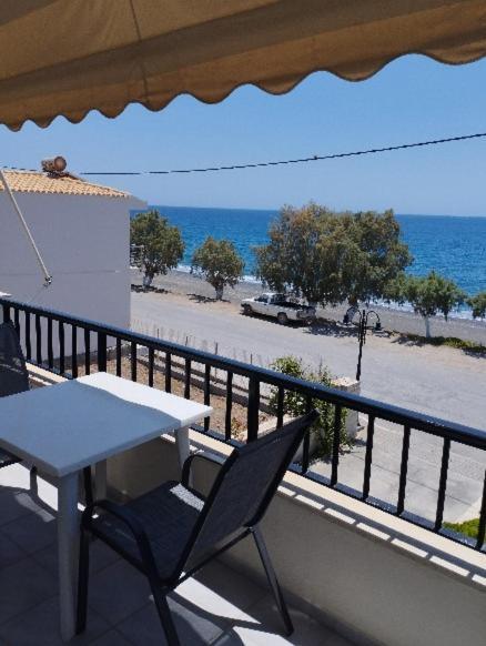 Eirini Apts On The Beach Псари-Форада Экстерьер фото