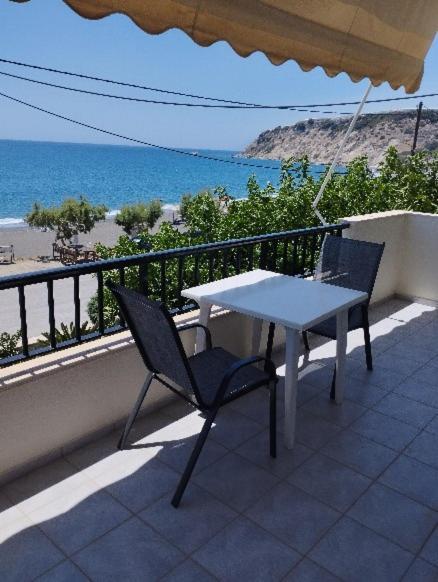 Eirini Apts On The Beach Псари-Форада Экстерьер фото